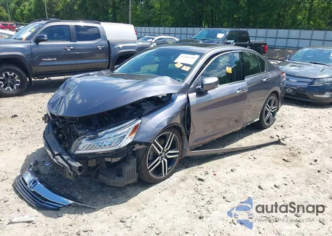 2017 Honda Accord Touring V6 z USA, uszkodzony, nr VIN 1HGCR3F97HA041159